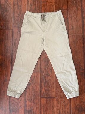 Amazon Essentials Men's Light Khaki Jogger Chinos